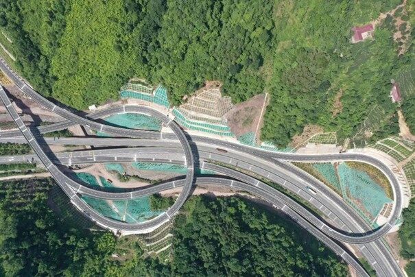 农发行水富市支行信贷支持的昭乐高速盐津县青龙咀至水田新区段建设