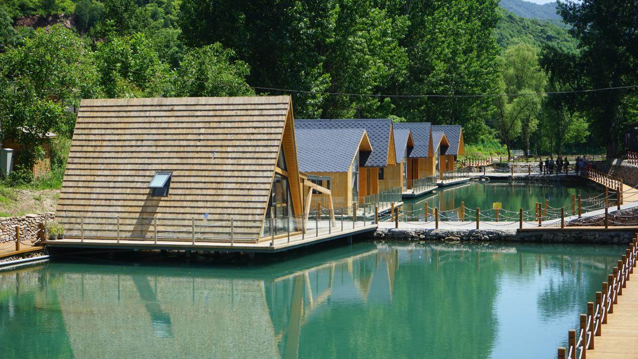 水上小木屋(刘伟 摄)