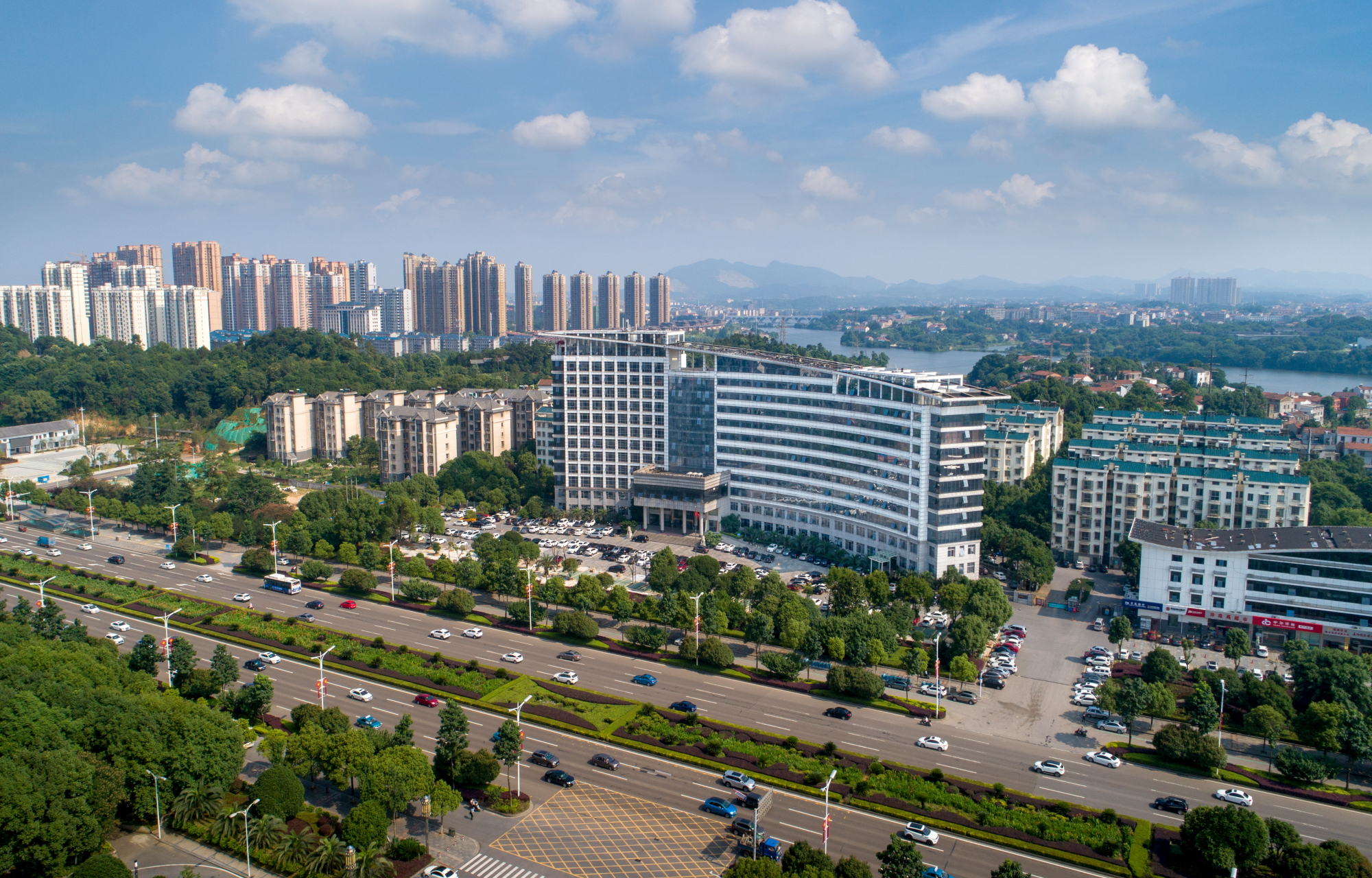 湖南岳阳经开区全力以赴打好科技创新攻坚仗