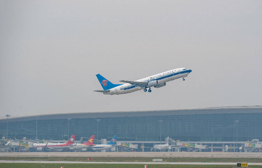 南航河南公司在暑运两月计划总增运力310余班次_县域经济网