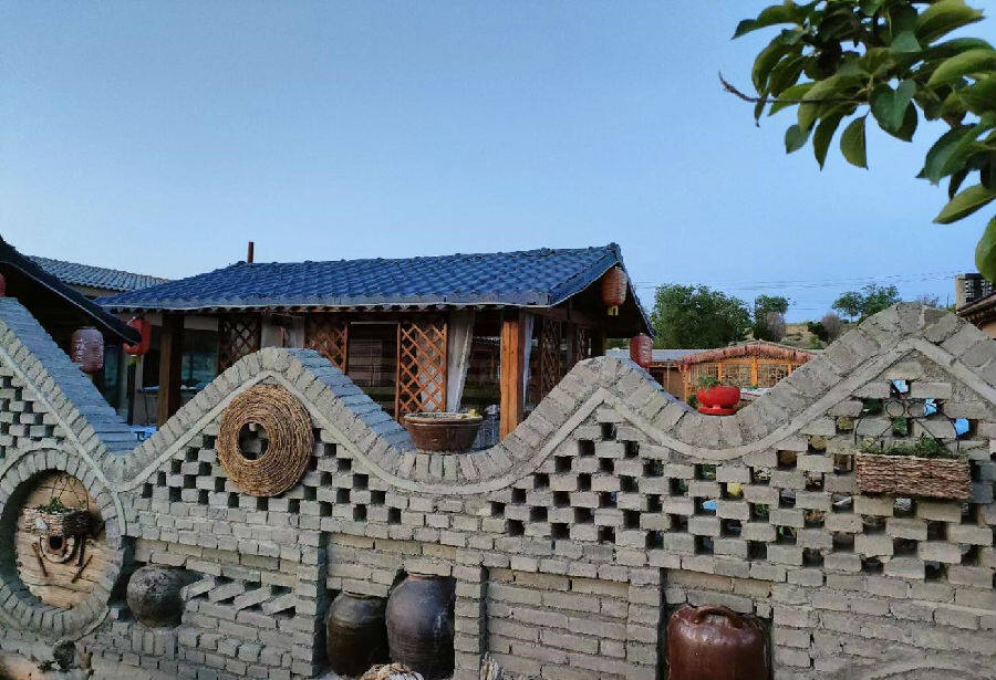 图为农耕文化墙 (李发惠 摄)