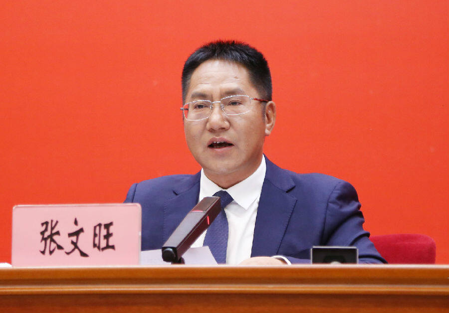 中共楚雄州委副书记,楚雄州州长张文旺发布新闻(郑义 摄)