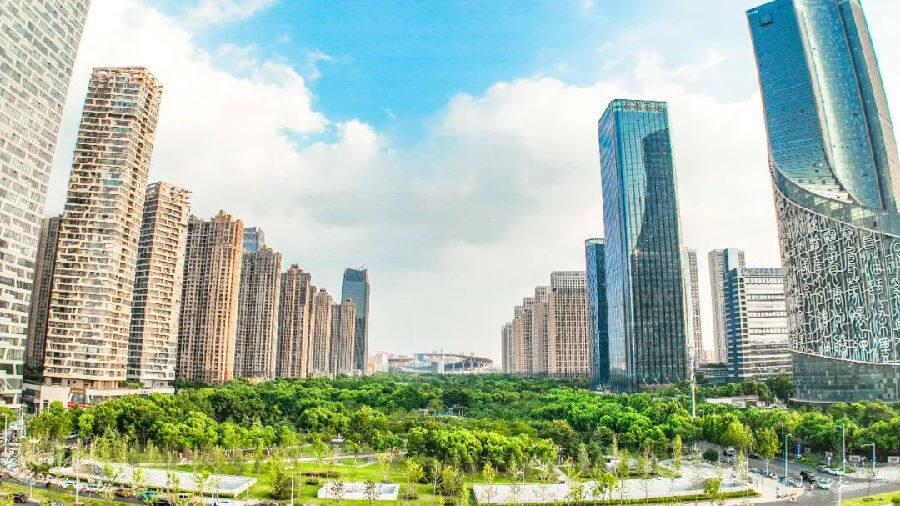 绿轴公园绿意葱茏(蜀宣 摄)