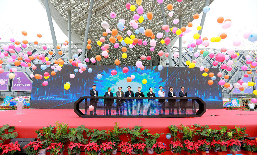 第十六届中国东海国际水晶节开幕