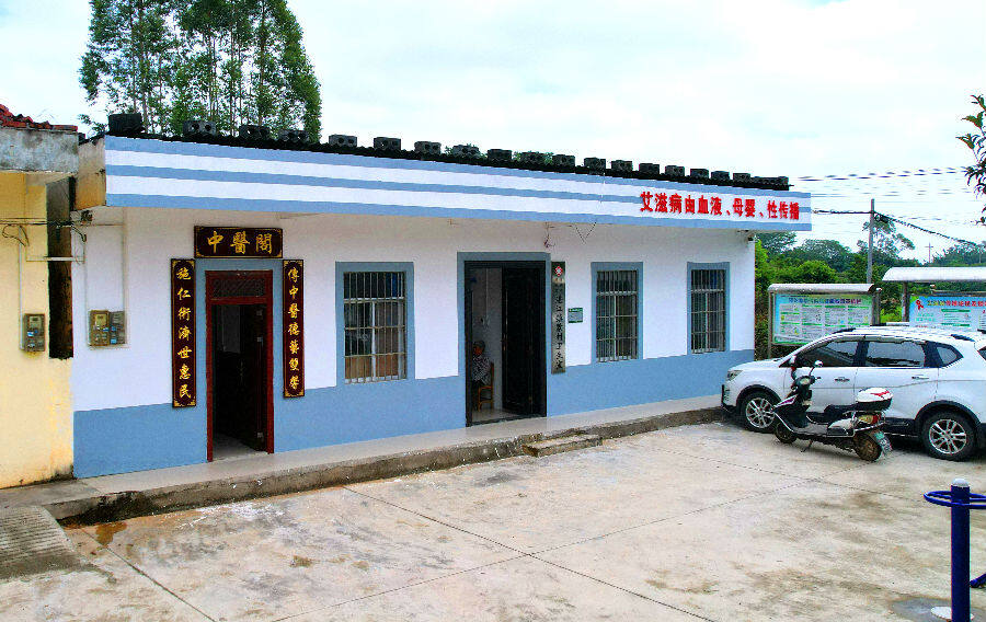 创建示范村卫生室群众有医靠