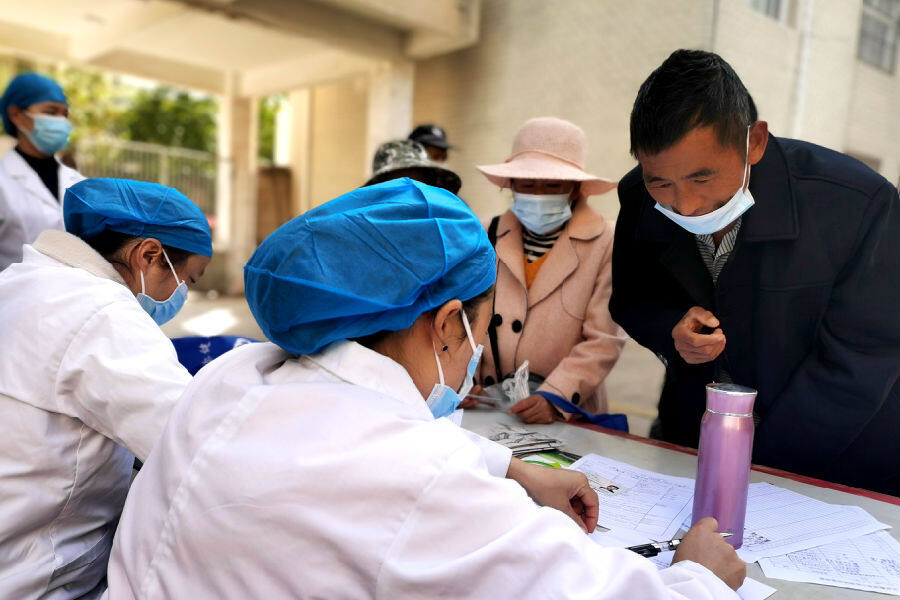 图为体检现场 (钟兰蓉 摄)