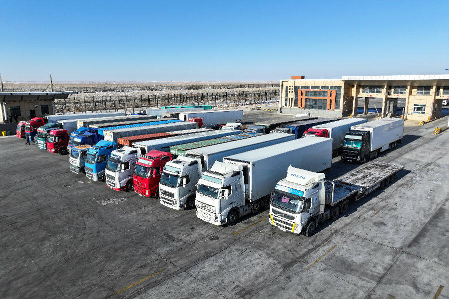 内蒙古二连浩特公路口岸出入境货车量创历史新高