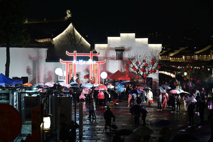 柯桥古镇夜景一角(褚华良 摄)