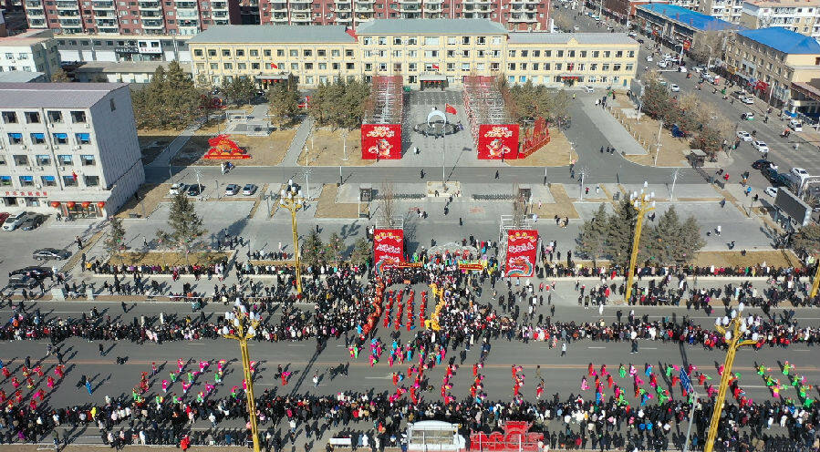 大安市举办"祥龙大安 喜闹元宵"大型秧歌巡演活动 (董辉 摄)"第一次
