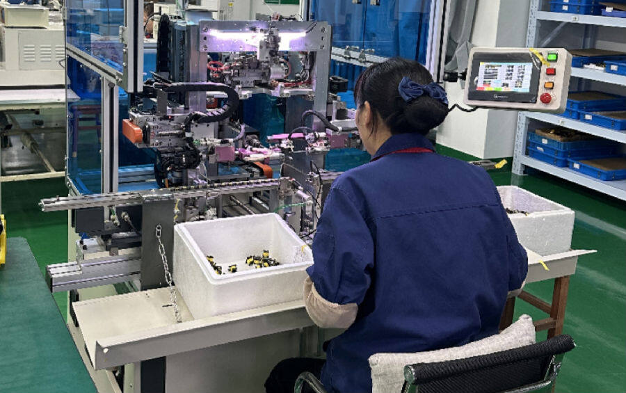 星火科技有限公司生产线 (黄宁 摄)