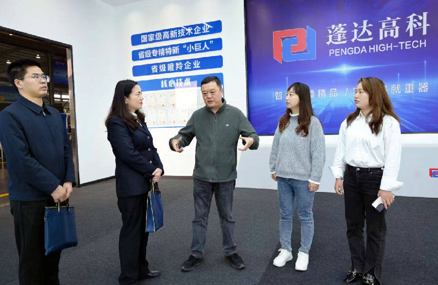 (徐琦 摄)樊城区纪委监委在护航重大项目实施和重点项目发展时,聚焦