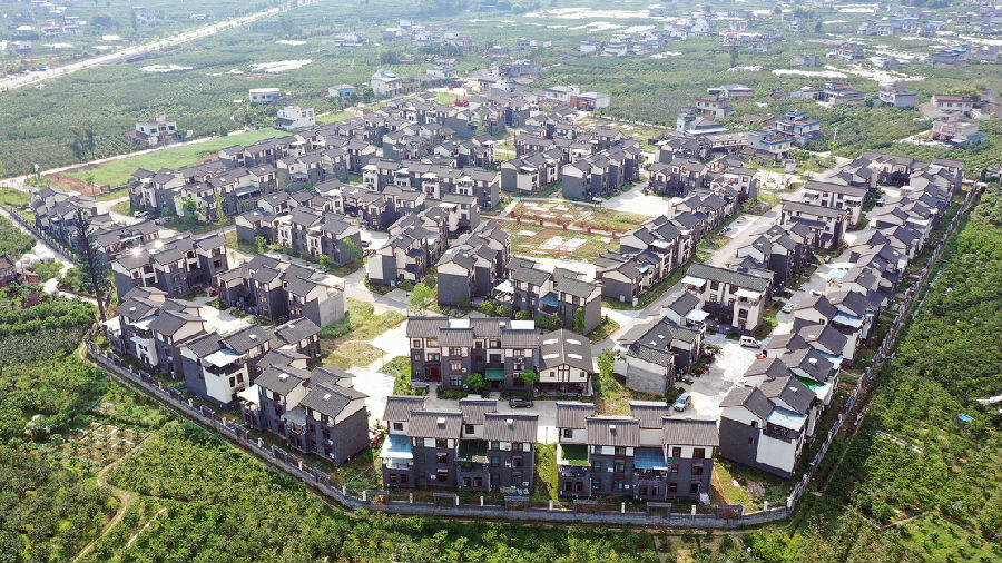 齐乐镇龙滩社区(罗俊涵 摄)4月22日,沿着平坦宽阔的乡村道路,记者来到