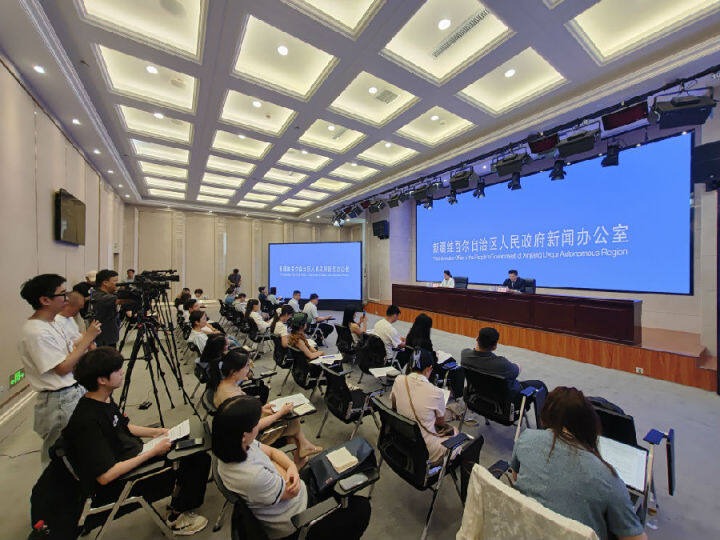 图为新闻发布会现场（查燕荣 摄）