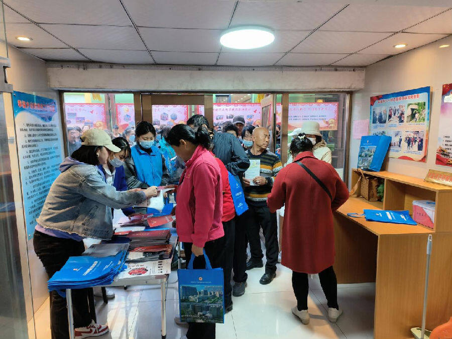 幸福乡八一村联合医院在新时代文明实践站开展免费义诊（魏卉萱 摄）