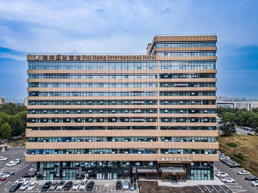 明珠街道黑咀子村利用集体土地与企业共同开发建设的瑞邦晶融汇地产项目（刘启彦 摄）