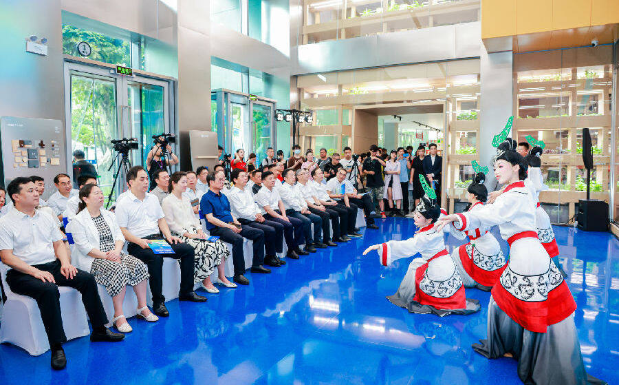 图为开幕式上的《莫愁谣》歌舞展示（赵超 摄）