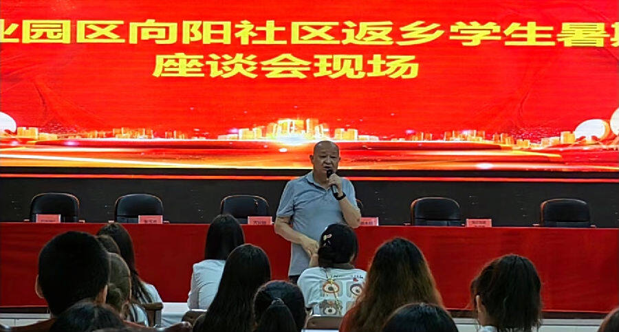 图为座谈会现场（倪迎春 摄）