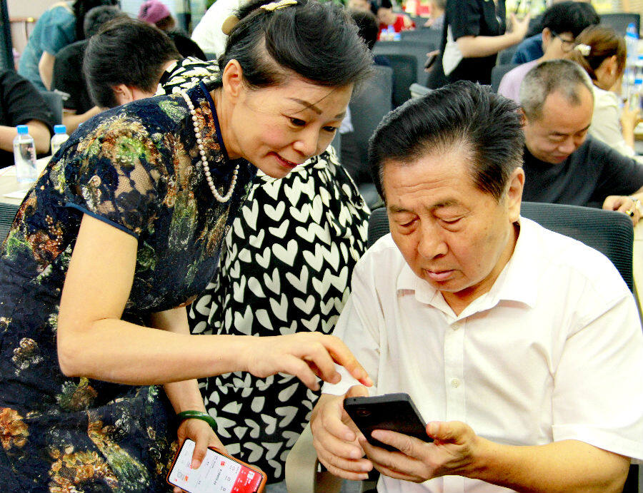 商家入驻“连成一家”平台（戚原 摄）