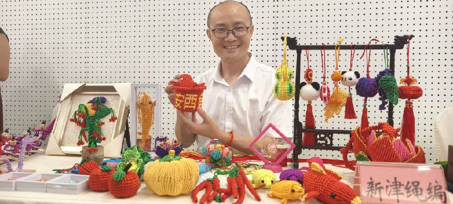杨文艺和他的新津绳编（戚原 摄）