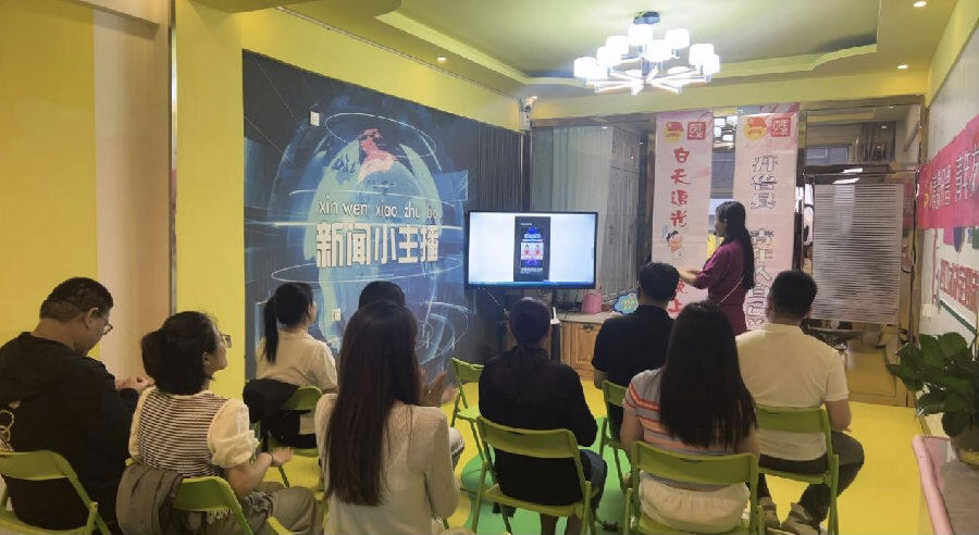 青年夜校朗诵主持课堂（贾妮 摄）