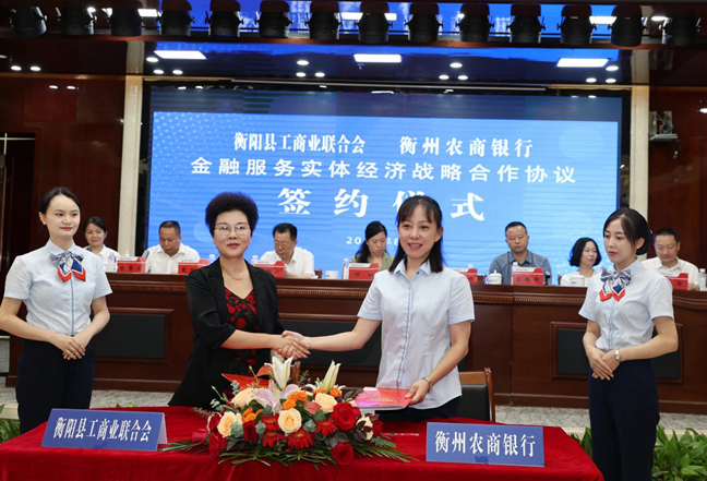 图为签约仪式 （杨建华 摄）