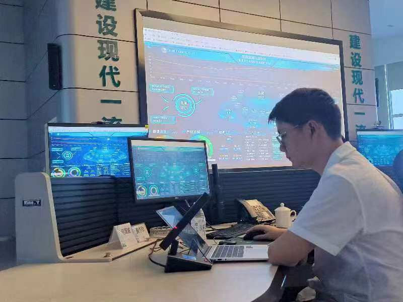 图为工作现场（李炅伟 摄）