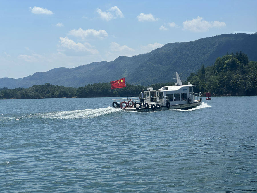 图为美丽如画的阳新仙岛湖风景区一角（余惠玲 摄）