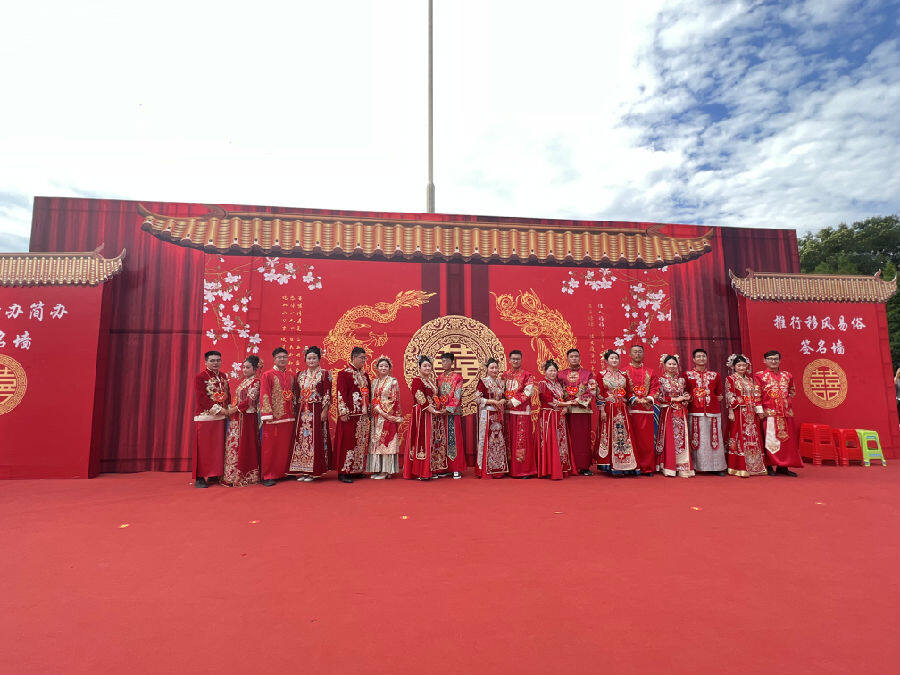 集体婚礼现场（张亚男 摄）