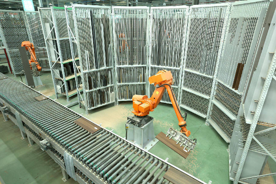 图为湖北好莱客创意家居有限公司工业4.0示范基地智造车间（倪娜 摄）