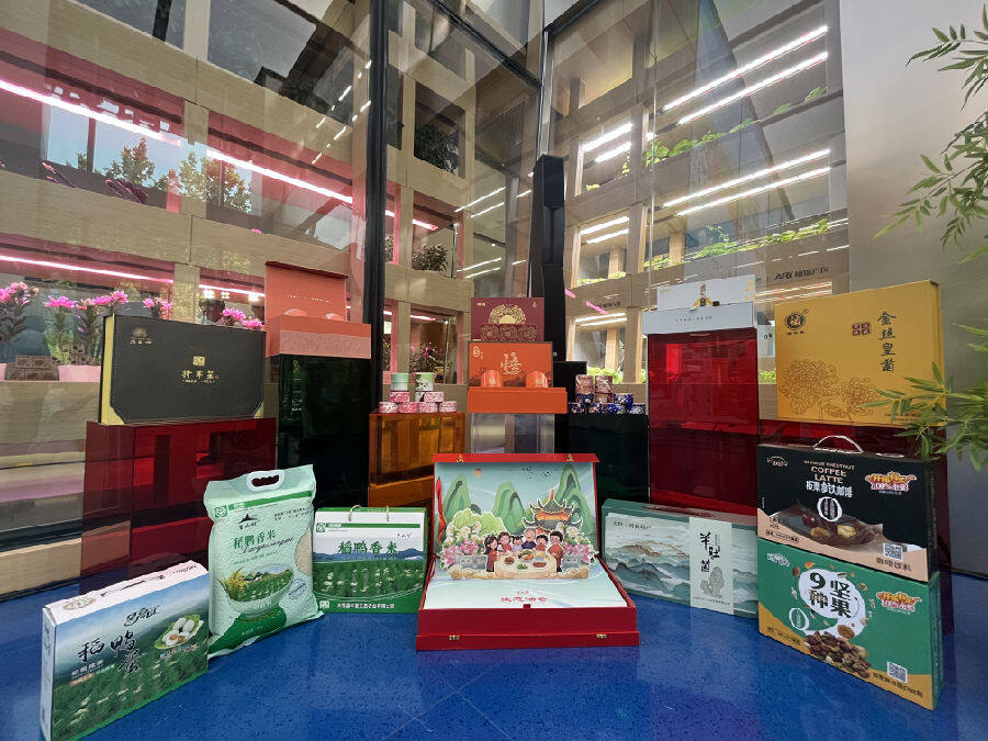 大悟县农产品现场展示（易荣波 摄）