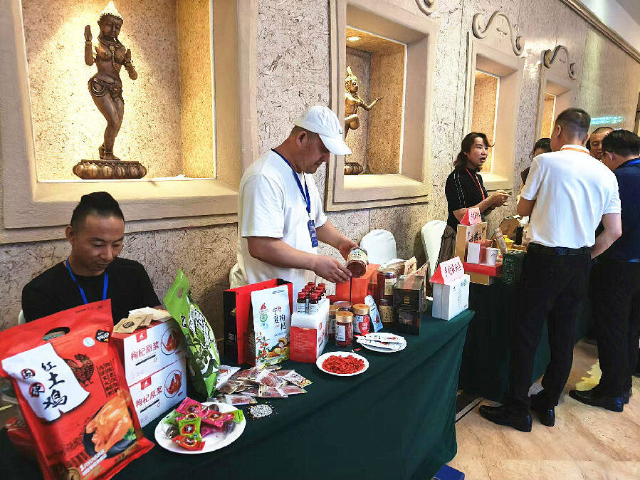 宁夏部分特色农产品展示现场一角（曾庆华 摄）
