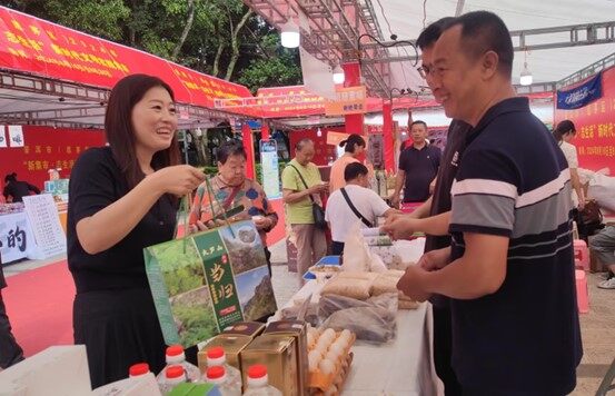 市民购买当归面条（张芸 摄）