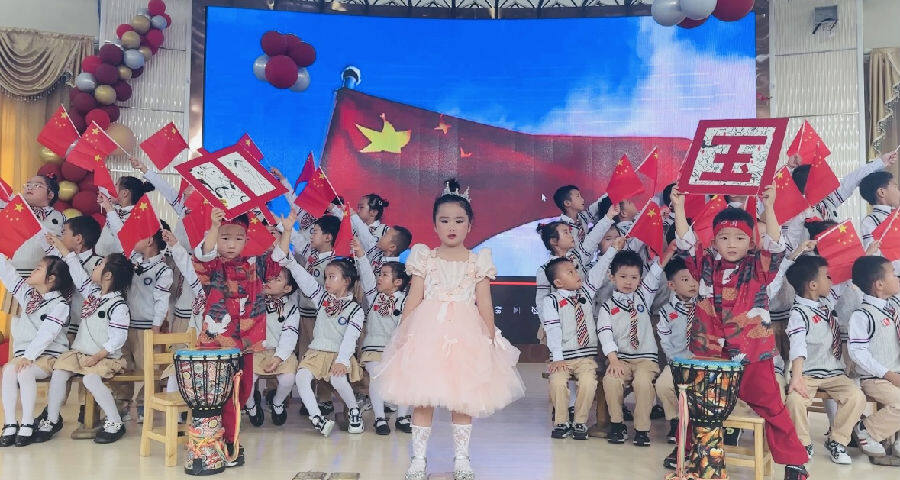 灌南县小红花幼儿园文艺演出活动现场（刘青 摄）