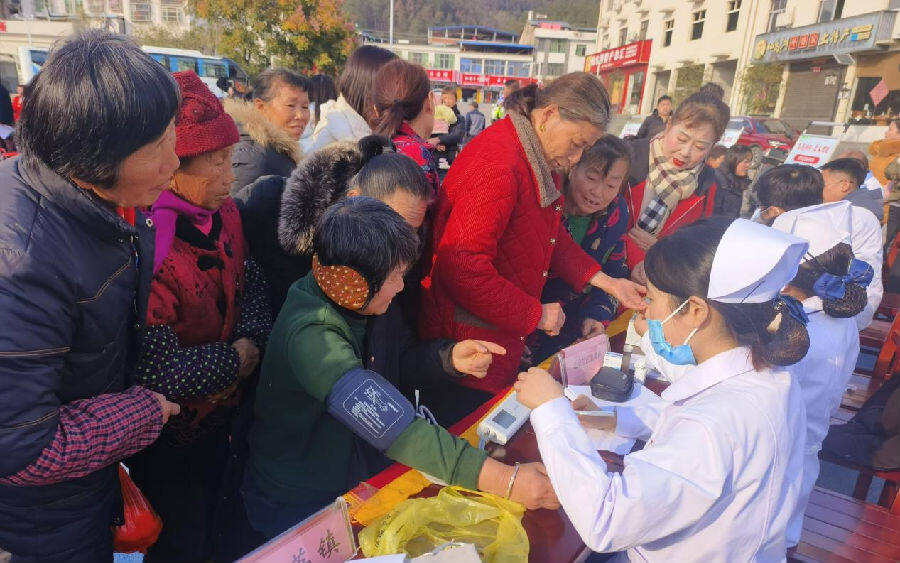 义诊现场（吴佳鑫 摄）