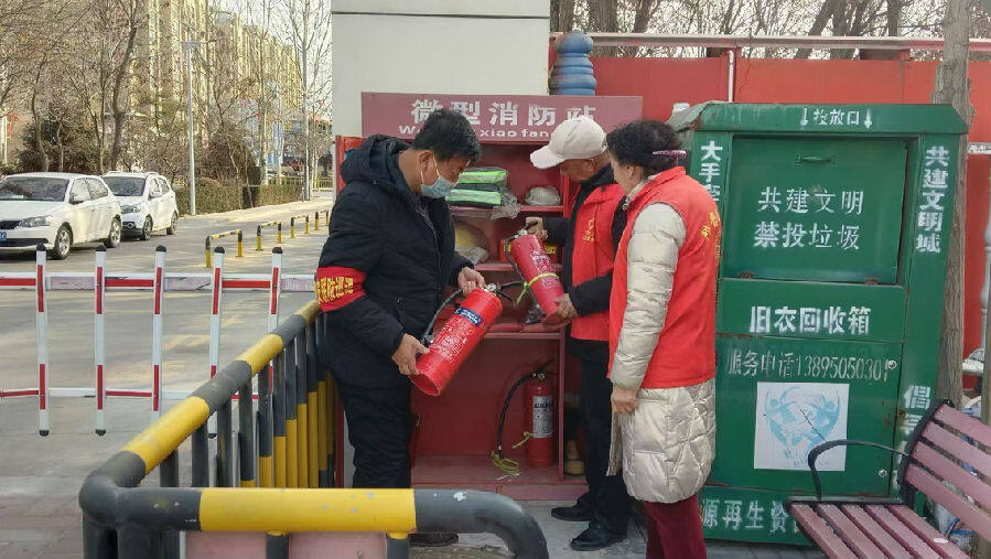 普及消防知识（余劲草 摄）