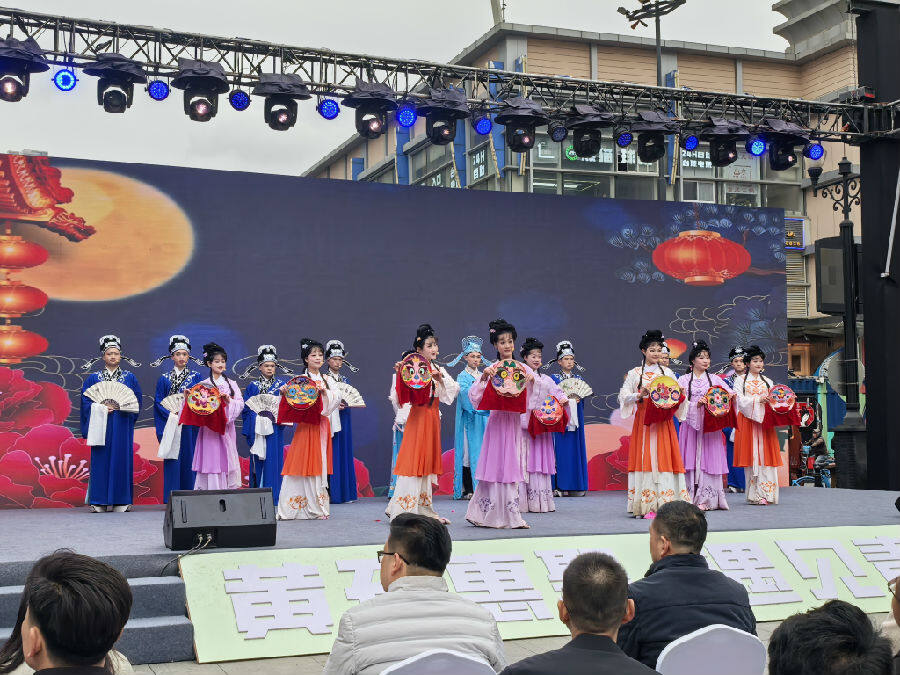 阳新戏歌表演现场（余惠玲 摄）