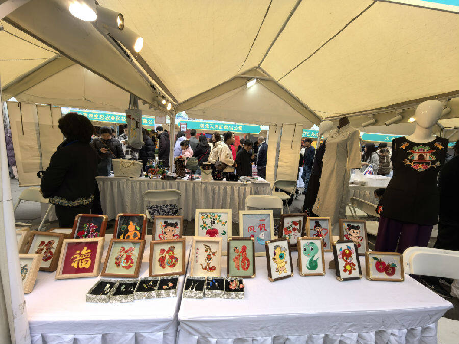 “阳新布贴”现场展示（余惠玲 摄）