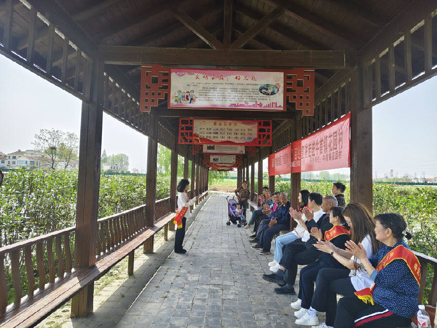 百姓宣讲活动走进牛首镇花园村（雷柏超 摄）