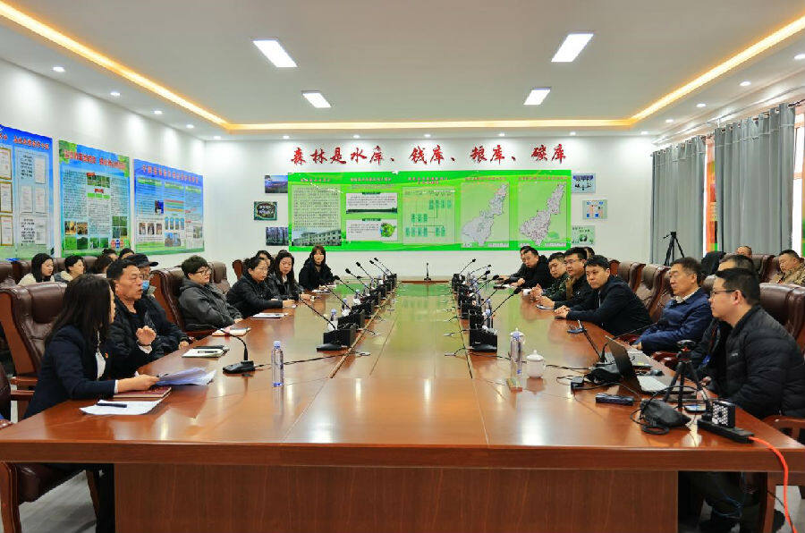 学员与老师现场交流讨论学习心得（吴哲 摄）