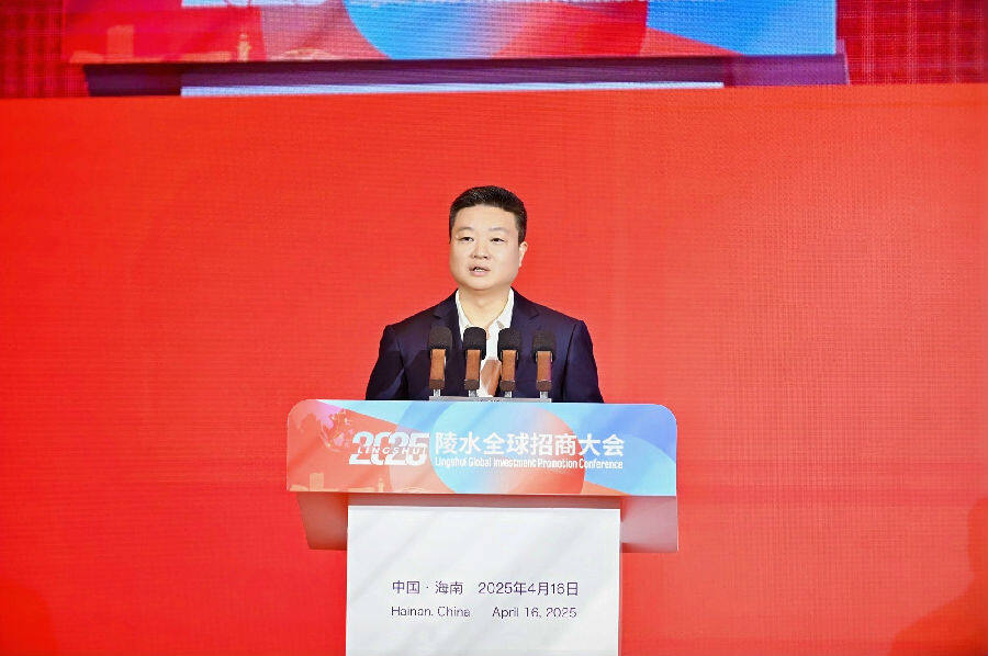 陵水县委书记、陵水黎安国际教育创新试验区管理局党委书记、局长吴海峰致辞（李霜梅 摄）