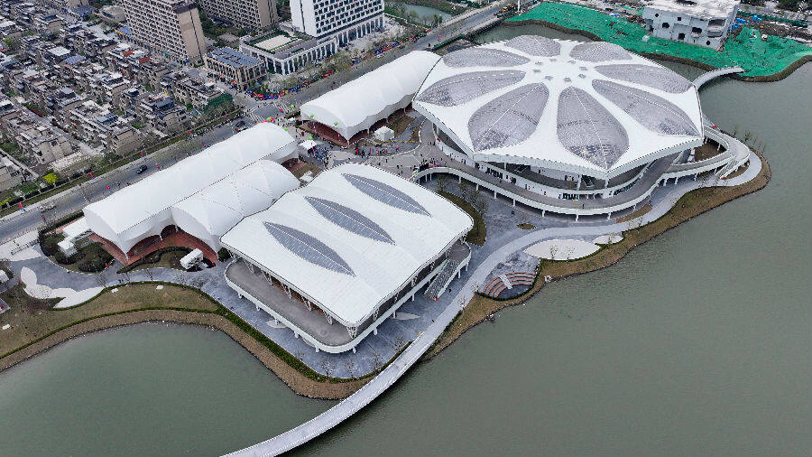 湖州市吴兴区八里店镇西湖漾区块的湖州国际红土网球中心外景一览 （何伟卫 摄）