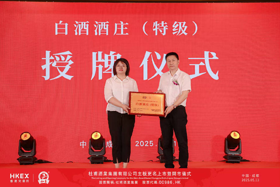 授牌、签约现场（戚原 摄）