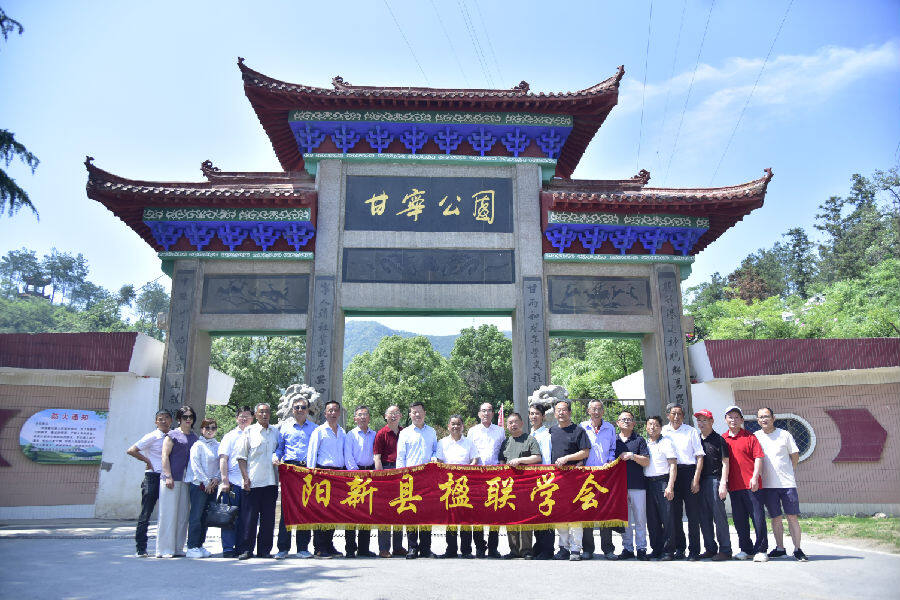 阳新县楹联学会在富池采风 （郑满星 摄）