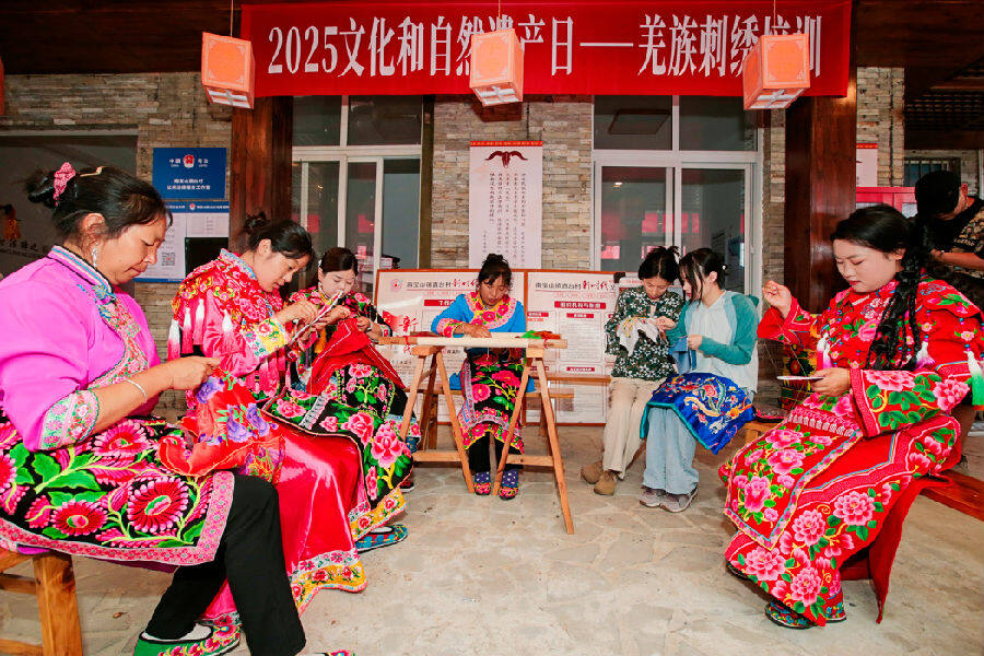 图为活动现场  陈琼  摄