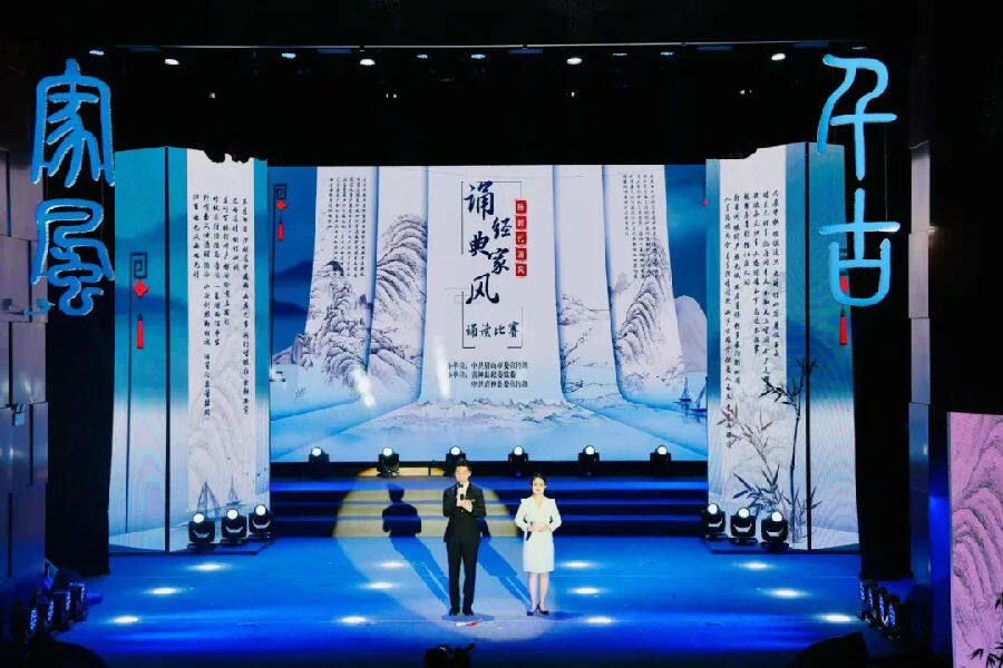 诗歌诵读（陈甜 摄）