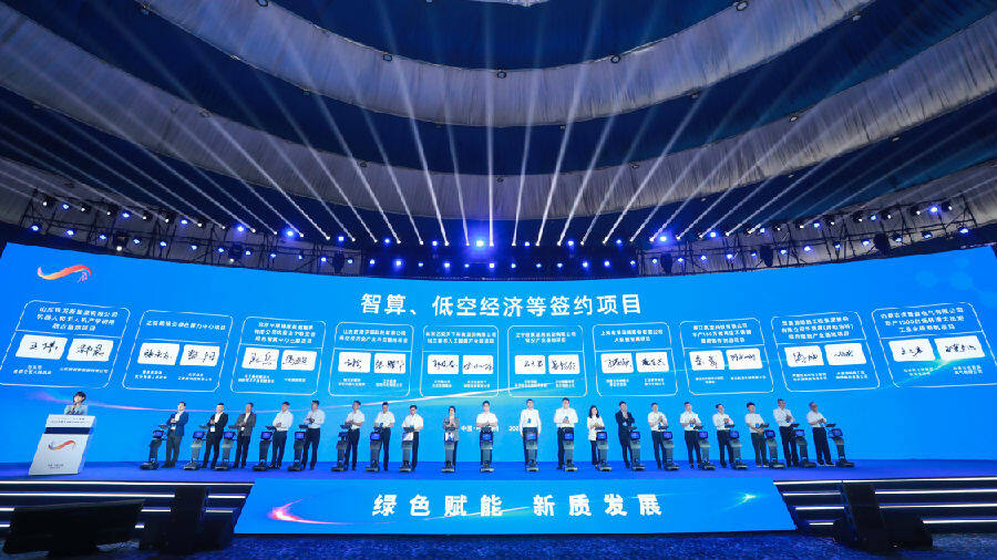 集中签约现场（宫立灵 摄）