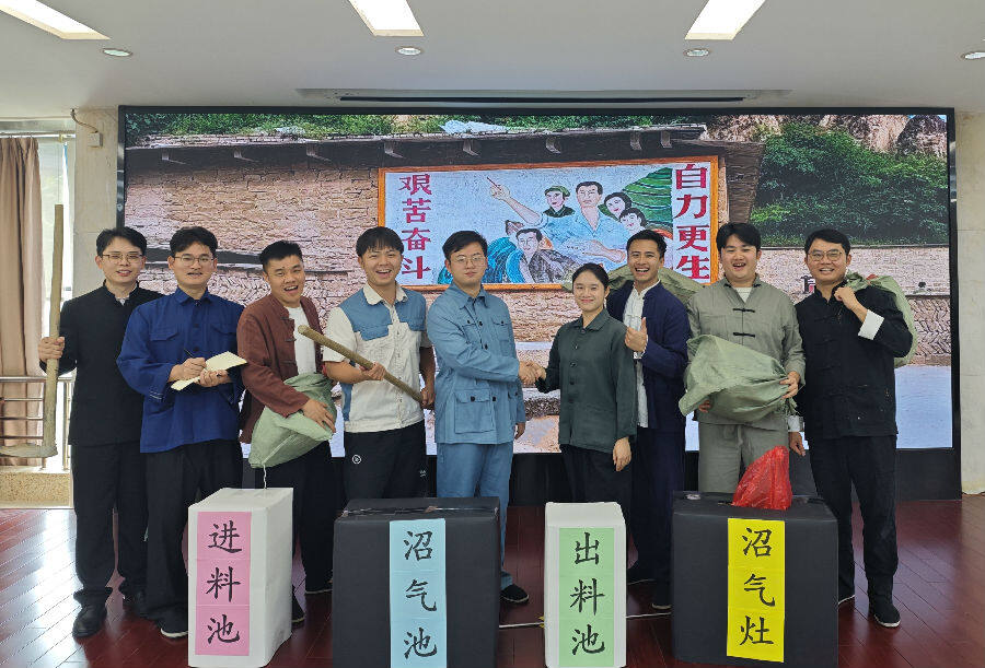 团员青年在进行红色故事宣讲（路美莎 摄）