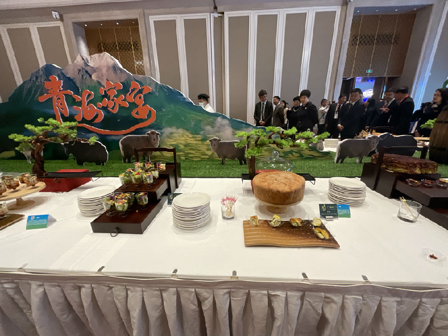 青海特色美食展示 （申维祖 摄）