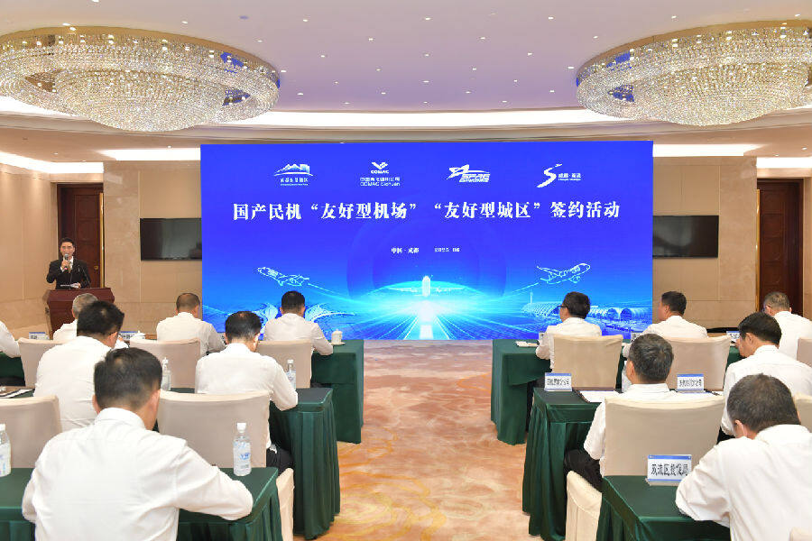 签约现场（戚原  摄）