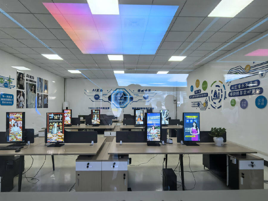 图为24小时AI主播直播展示现场（余惠玲 摄）